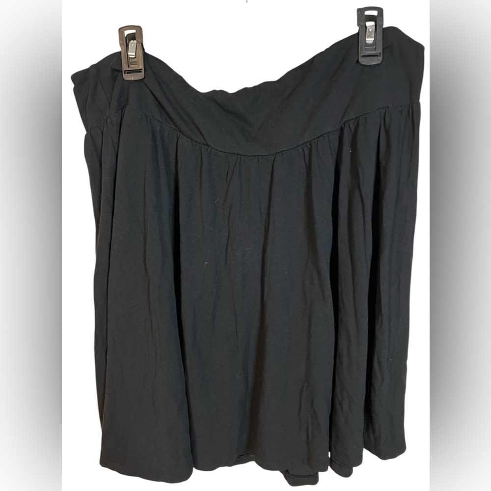 A black Old Navy skirt in size extra large